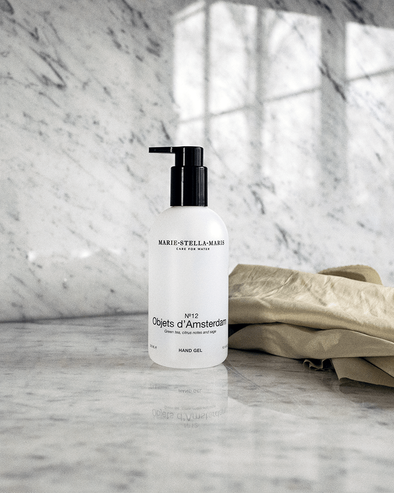 8720701160484 Cleansing Hand Gel Objets d'Amsterdam 300 ml moodshot 1 768x960