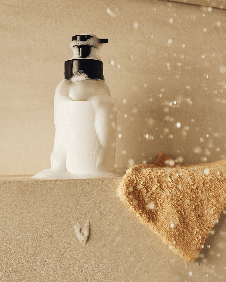 8720701163898 Foaming Body Wash Bottle 325 ml campaignshot 1 768x960