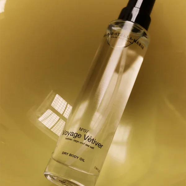 8720701163690_DryBodyOilVoyageVetiver100mlmoodshot2768x960_1296x Dry Body Oil 100 ml